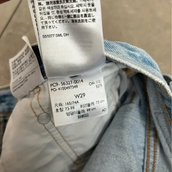 Levi's light wash cut off denim shorts 29 waist - Picture 3 of 5